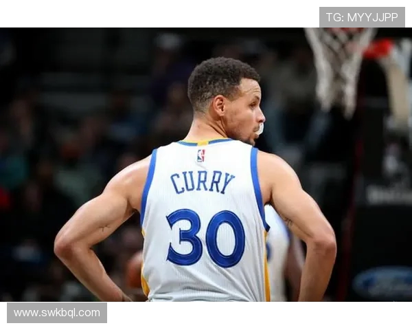 斯蒂芬库里引领新时代篮球风潮展现精准投射与领袖魅力