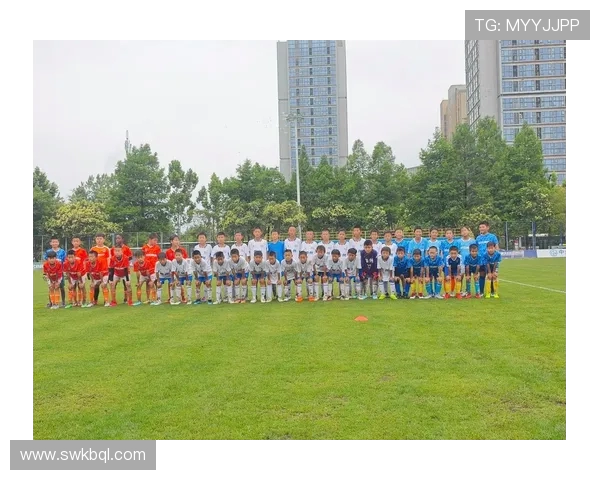 加维引领新潮流探讨未来足球发展的新方向与挑战